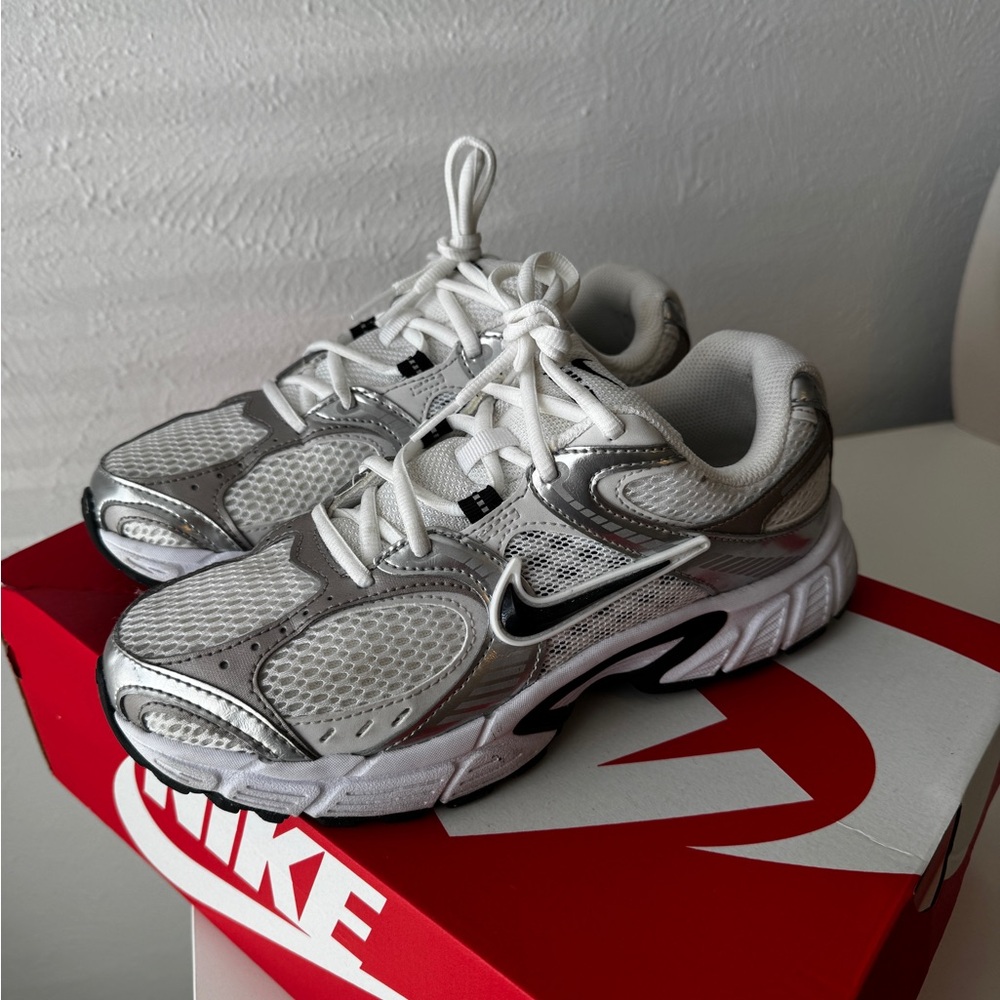 Nike V5 RNR - Picture 4 of 8